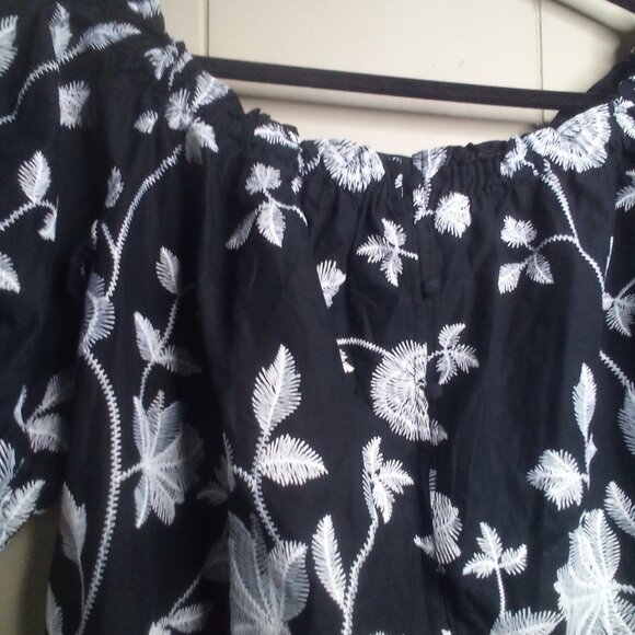 Who What Wear Blouse XXL Cropped Short Sleeve Black White Floral - Picture 8 of 13